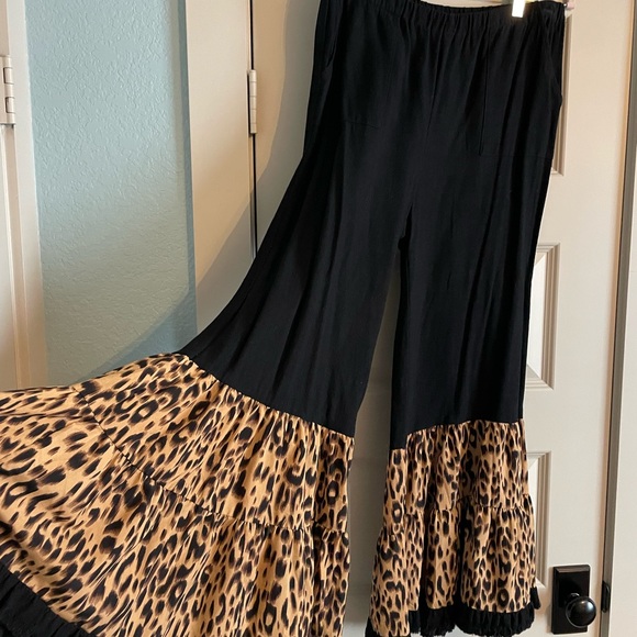 Umgee Black and Leopard Print Pantsuit - Picture 3 of 9